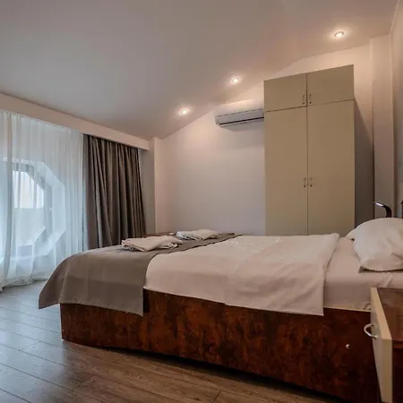 Hotel Emi *